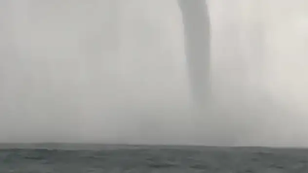 Denizde hortum oluştu