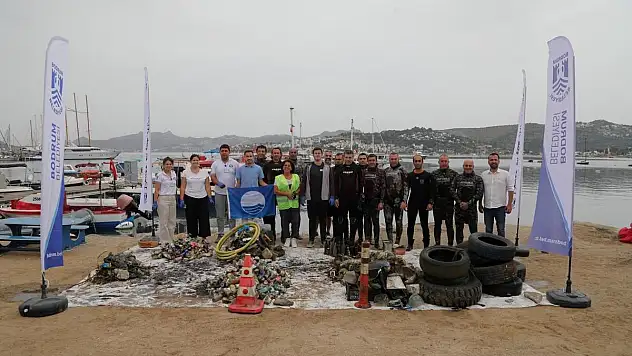 Denizden Yaklaşık 2,5 Ton Atık Çıkarıldı