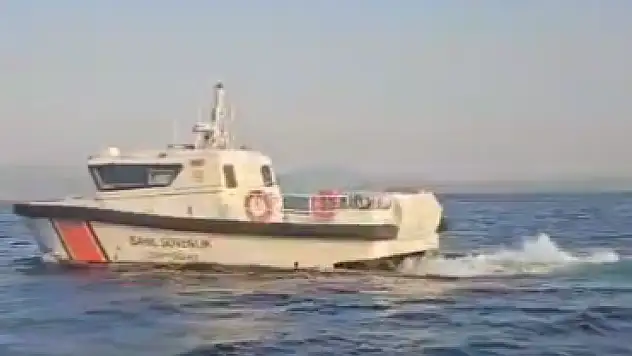 Denize düşen iki kişiden biri kurtarıldı, diğeri için arama çalışmaları devam ediyor