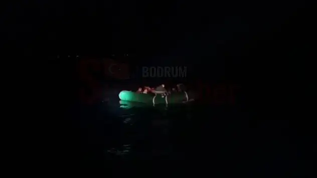 Denizin Ortasına Bırakılan Düzensiz Göçmenler Kurtarıldı
