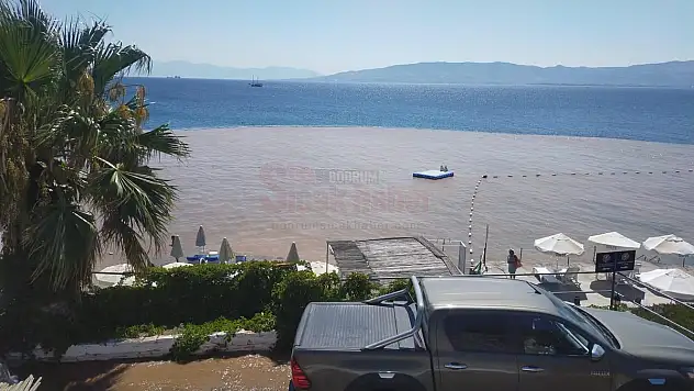 Denizin Rengi Bir Anda Değişti