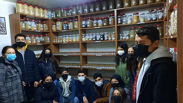 Denizli'den lise öğrencileri, Muğla Yerel Tohum Merkezi'ni ziyaret etti