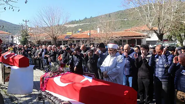 Depremde Göçük Altında Kalan Başçavuş ve Kızı Toprağa Verildi