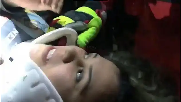 Depremden 24 Saat Sonra Muğla İtfaiyesi Kurtardı