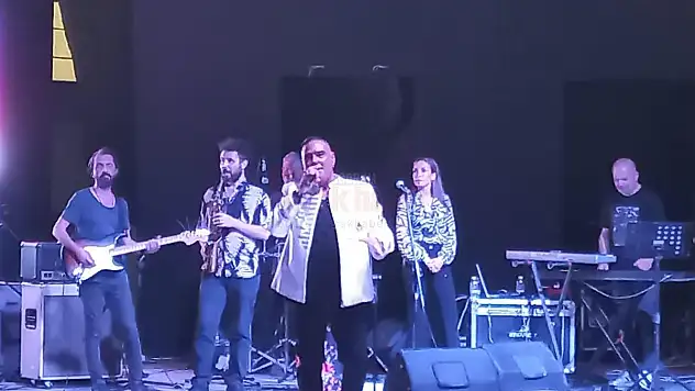 Depremzede Çocuklar İçin Söylediler