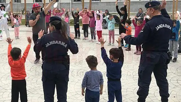 Depremzede Çocuklara Moral Etkinliği Düzenlediler