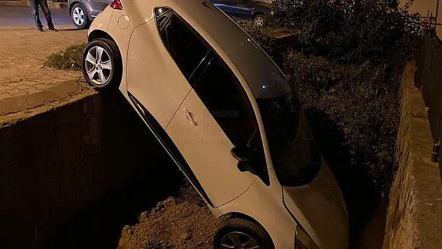 Dere Yatağına Düşen Araç Korkuttu