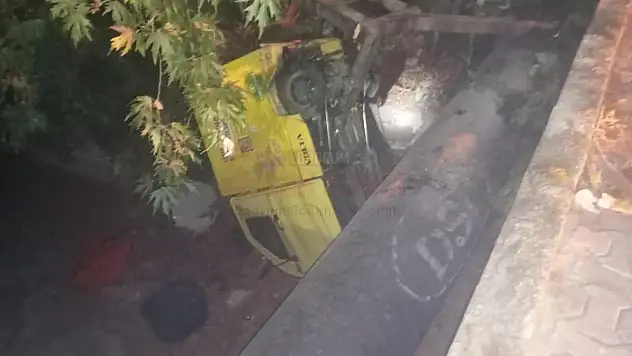 Dere Yatağına Düşen Aracın Sürücüsü Yaralandı