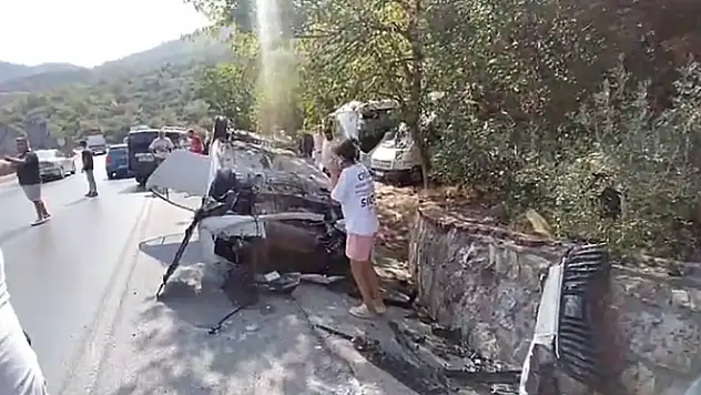 Devrilen Araçta 2'si Çocuk 3 Kişi Yaralandı