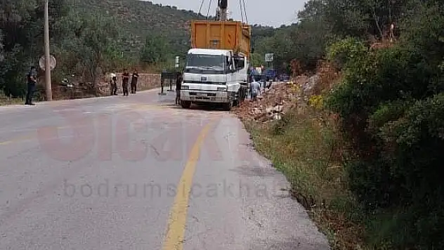Devrilen Kamyon Sebebi ile Zor Anlar Yaşandı