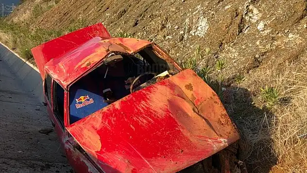 Devrilen Otomobilin Sürücüsü Yaralandı