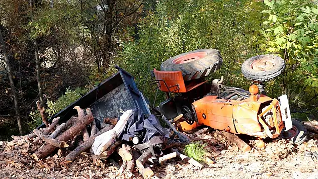 Devrilen Traktördeki Baba ile Oğlu Yaşamını Yitirdi