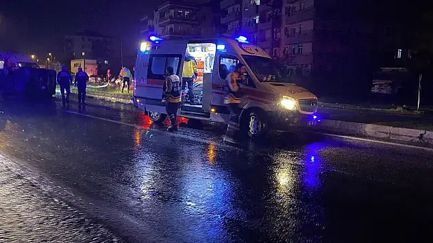 Direğe Çarpan Otomobil Takla Attı: 2 Yaralı