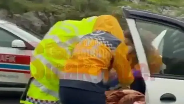 Direksiyon Hakimiyetini Kaybedip Kayalıklara Çarptı