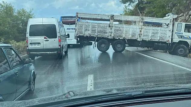 Direksiyon Hakimiyetini Kaybedip Şarampole Düştü