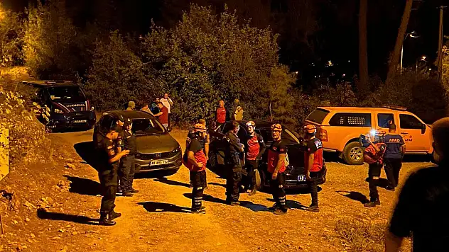 Doğa Yürüyüşünde Kaybolan Turistleri JAK Ekipleri Buldu