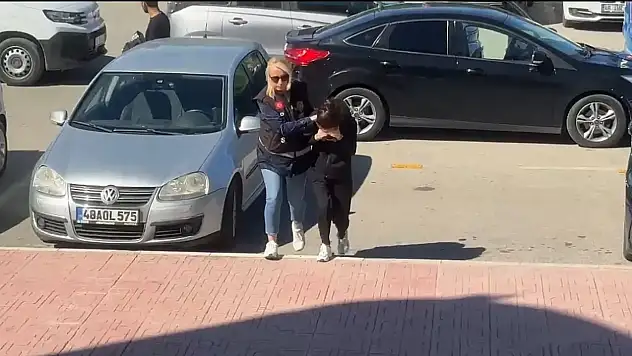 Doğurduğu bebeği terasa bırakıp kaçan kadın tutuklandı