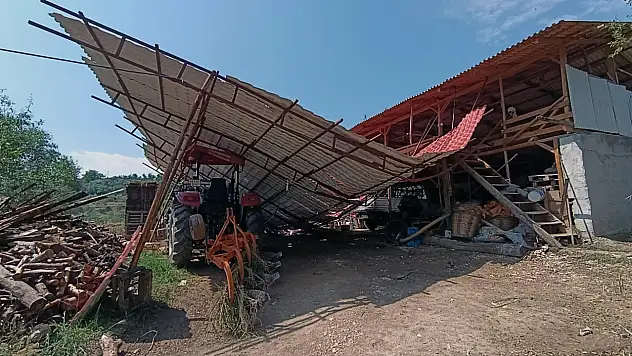 Dolu Alarmı: Çatılar Uçtu, Bahçeler Harap Oldu