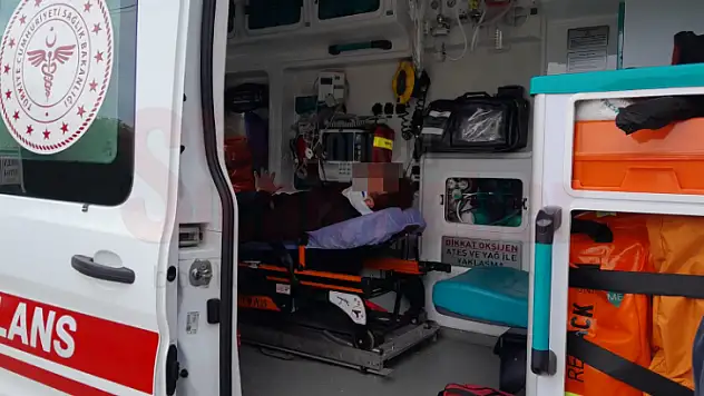 Dönüş Yapan Araca Çarpıp Yaralandı