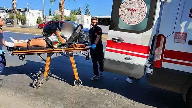 Durakta değil, yolda durdu! dolmuş motosiklete çarptı!