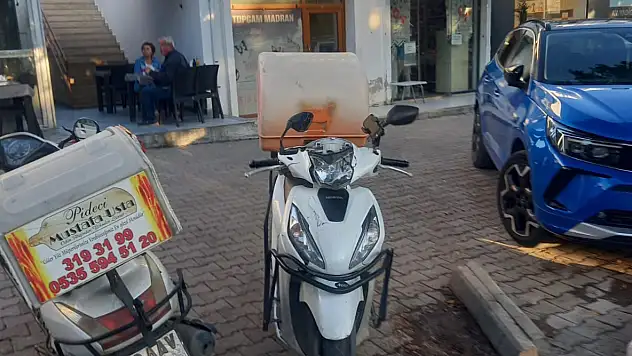 Duran araca çarptı: o anlar kamera görüntülerine yansıdı!