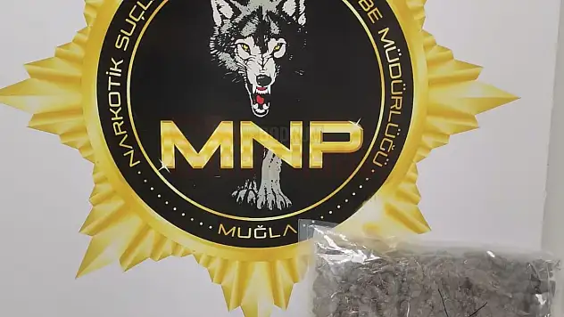 DURDURULAN TAKSİDE 1 KİLO SKUNK ELE GEÇİRİLDİ