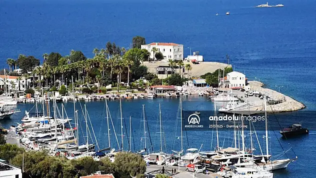 Ege ile Akdeniz'in buluştuğu Datça, bayramda nüfusunun dört katı turist ağırlıyor