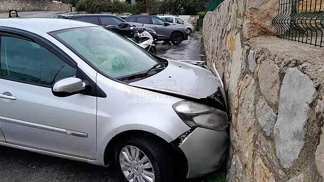 Eğitim Alanında Fren Yerine Gaza Basınca Kaza Yaptı