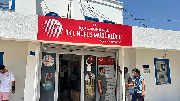 Ehliyetlerini yenilemek isteyen vatandaşlar Bodrum nüfus müdürlüğü'ne akın etti!