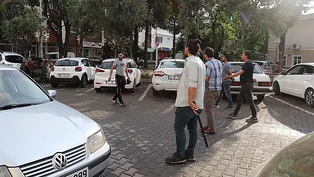 Ekmek Bıçaklı Şahıs Etrafa Korku Saldı