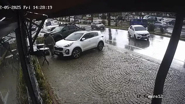 El freni çekilmeyen otomobil kazaya sebep oldu