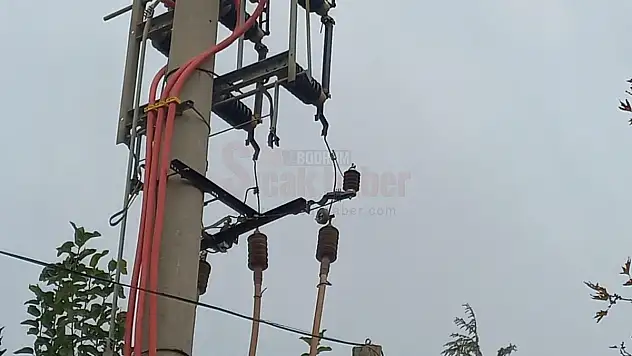 Elektrik Direğindeki Patlama Sonucunda Yangın Çıktı