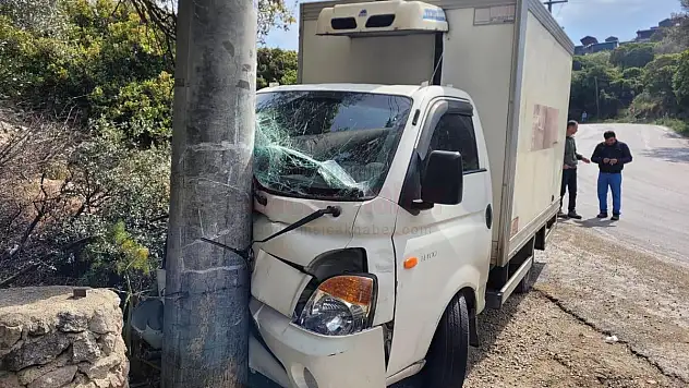 Elektrik Direğine Çarpıp Yaralandı