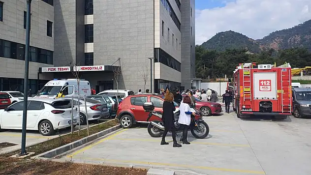 Elektrik Kabloları Tutuştu, Hastane Tahliye Edildi