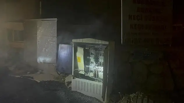 Elektrik Trafosunda Yangın: Mahalle Karanlıkta Kaldı