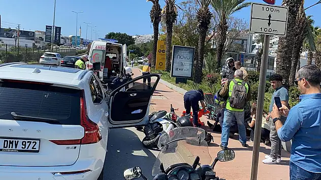 Emniyet Şeridinde Duran Otomobile Motosiklet Çarptı!
