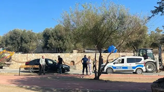 Eşine Parkta Bıçak Çekip Darp Etti