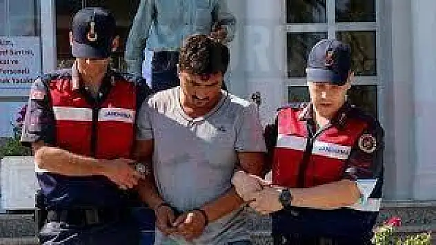 Eşini, Kayınvalidesini ve Kayınpederini Bıçaklayan Sanık Hakim Karşısına Çıktı