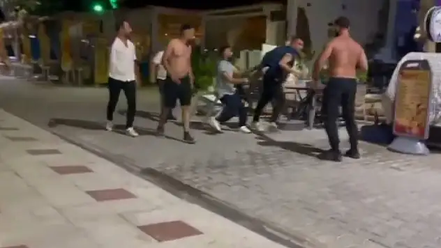 Esnafı silahlı vuran şahsı, vatandaşlar yakalayıp darbetti