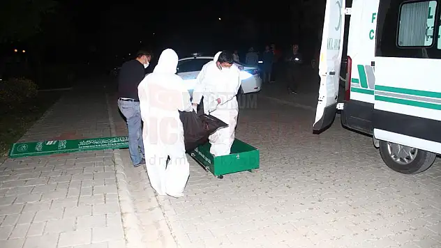 Ev Arkadaşını Çekiçle Öldürdü