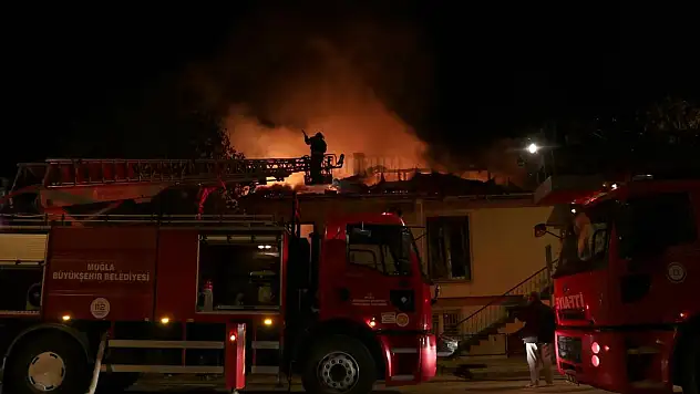 Evde çıkan yangın hasara neden oldu