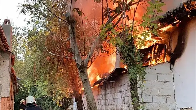 Evde Çıkan Yangın Söndürüldü