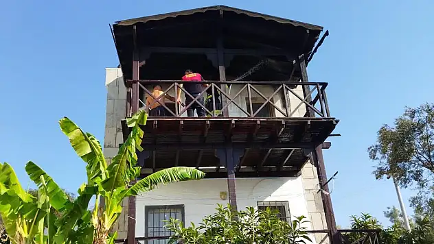 Evin Çatısında Çıkan Yangın Kısa Sürede Söndürüldü