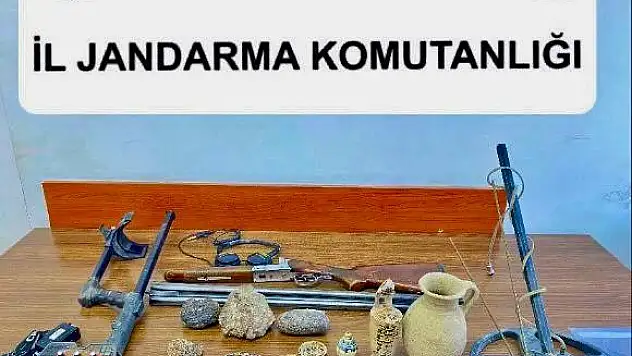 Evinde Tarihi Eserlerle Yakalandı