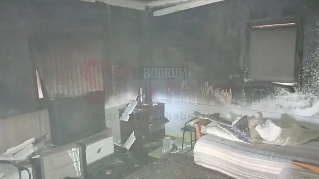 Evinde Yangın Çıkan Yaşlı Kadını İtfaiye Kurtardı