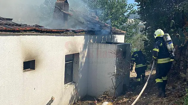 Farilya'da Çıkan Yangında Ev Kullanılamaz Hale Geldi