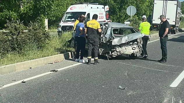 Feci Kaza İki Araç Çarpıştı : 2 Yaralı