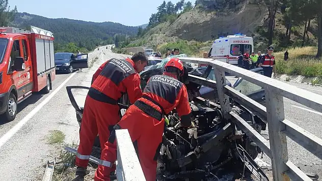 Feci Kazada Anne ve 2 Küçük Çocuğu Ağır Yaralandı
