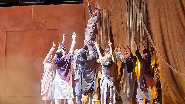 Festivalin Kapanışı Güldestan ile Yapıldı