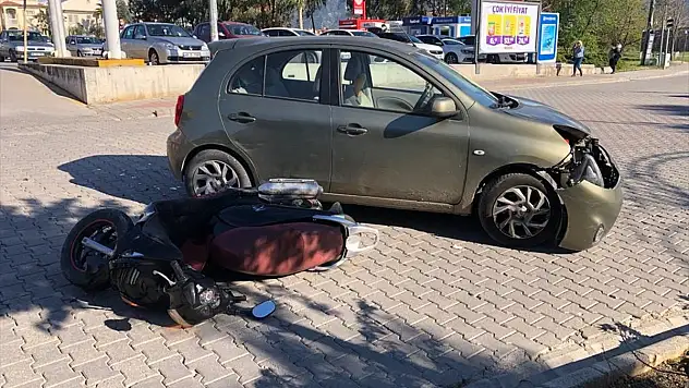 Fethiye'de otomobille çarpışan motosikletteki 2 kişi yaralandı